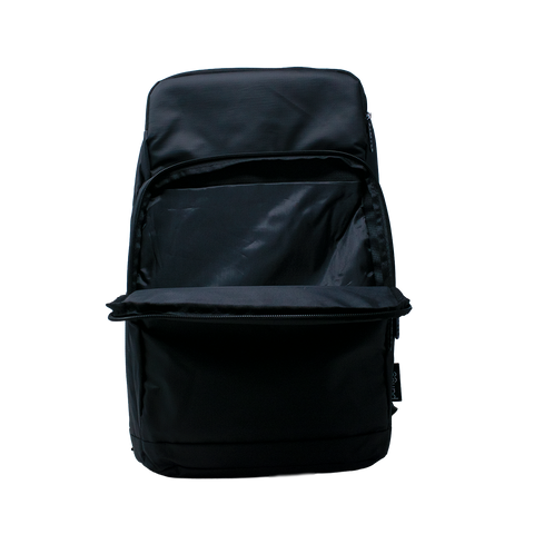 MOCHILA APPEX PS4 impermeable y resistente para laptop 17”. Con poliéster reforzado y malla transpirable. Ideal para viajes, oficina o uso diario. ¡Durabilidad y comodidad en cada paso!