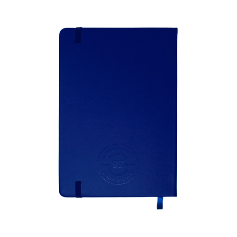 Libreta ecológica CRAFTT HC12 tamaño A5 (14.4 x 21 cm), con 100 hojas y cubierta dura hecha de botellas y papel reciclado. Ideal para notas, bocetos o diario. Diseño resistente, profesional y sustentable.