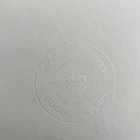 Libreta ecológica CRAFTT SC11 tamaño A5 (14.4 x 21 cm), con 100 hojas y cubierta suave hecha de botellas y papel reciclado. Ideal para notas, bocetos o diario. Diseño resistente, profesional y sustentable.