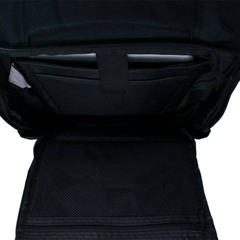 Mochila APPEX PS2 impermeable para laptop 18''. Elegante, resistente y ligera. Ideal para oficina o viaje. Con 4 cierres frontales y compartimentos para organizar todo. ¡Máxima funcionalidad!