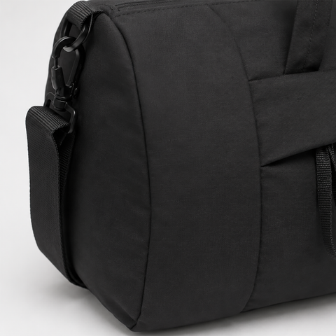 Bolsa Deportiva APPEX NP4 Ligera y Resistente. Ideal para Viajes, Gimnasio o Uso Diario. Fabricada en Taslon Ripstop Compuesto con Detalles en 210D/PU y Espuma PE de 3 mm. Diseño Amplio, Minimalista y Plegable para Llevarla a Donde Sea.