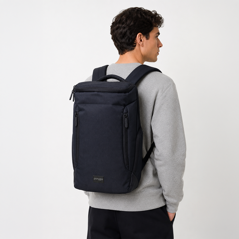 Mochila APPEX PS2 impermeable para laptop 18''. Elegante, resistente y ligera. Ideal para oficina o viaje. Con 4 cierres frontales y compartimentos para organizar todo. ¡Máxima funcionalidad!